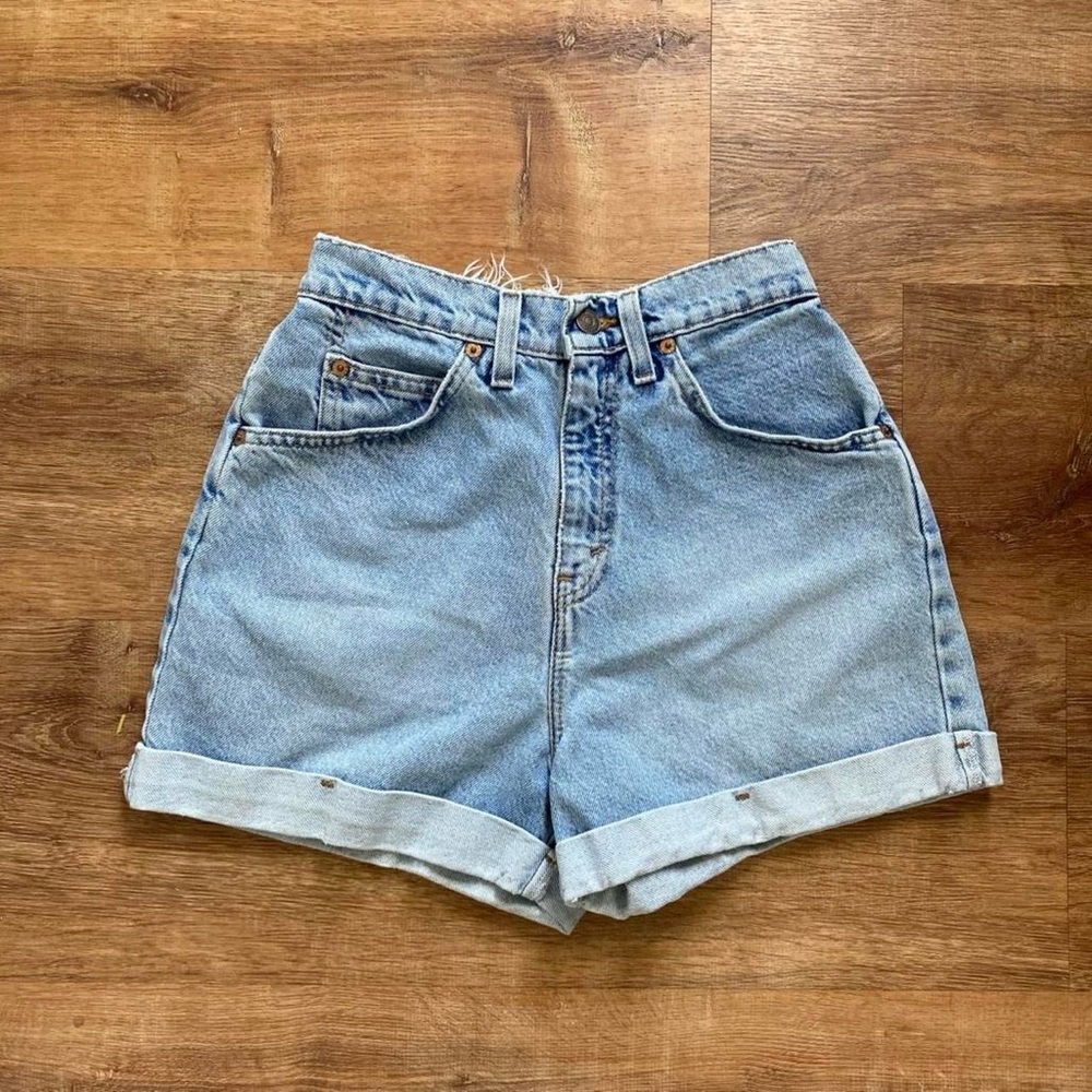 Classic High-Waist Light Blue Denim Levi’s Shorts